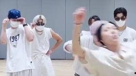 吃瓜的群众黑二